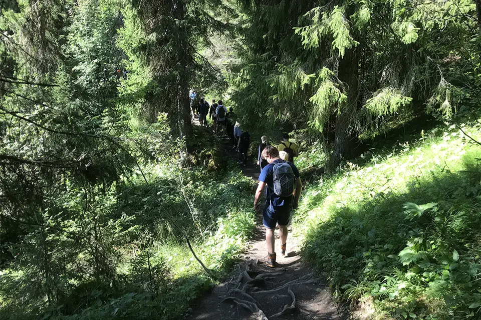 Hållandsgården Jämtlands buffé Hållandsgården - konfirmander på rad